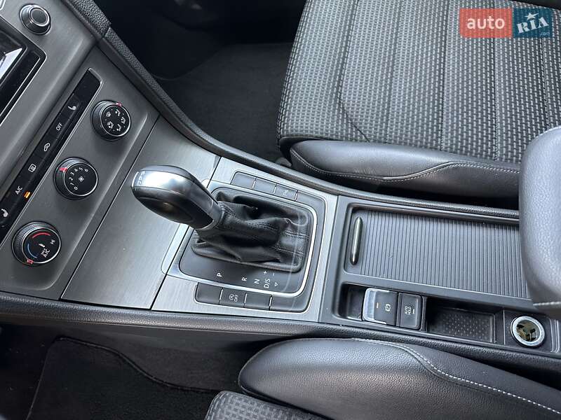 Хэтчбек Volkswagen Golf 2015 в Киеве