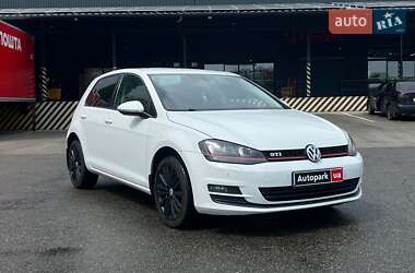 Хэтчбек Volkswagen Golf 2014 в Киеве