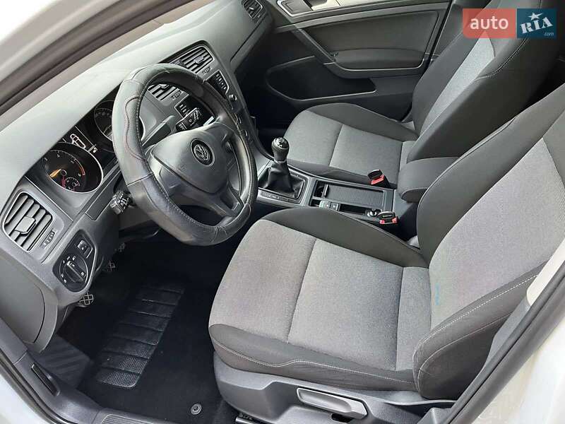 Універсал Volkswagen Golf 2015 в Красилові