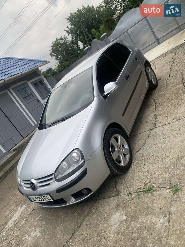 Хэтчбек Volkswagen Golf 2004 в Черновцах