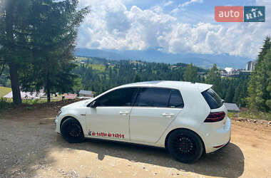 Хетчбек Volkswagen Golf 2014 в Києві