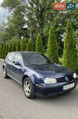 Хэтчбек Volkswagen Golf 2002 в Сваляве
