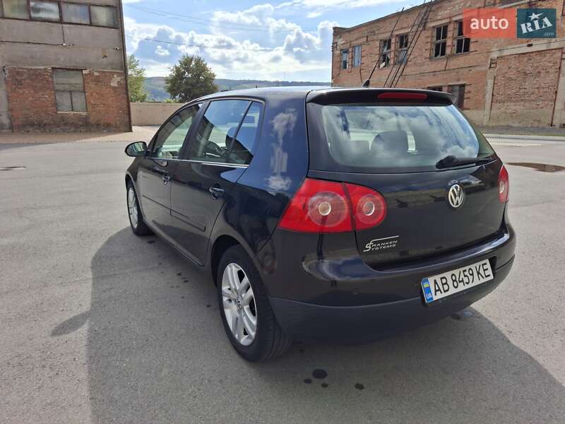 Хэтчбек Volkswagen Golf 2006 в Могилев-Подольске