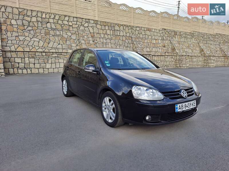 Хэтчбек Volkswagen Golf 2006 в Могилев-Подольске
