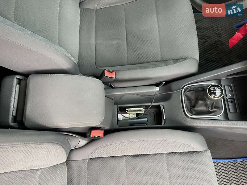 Хэтчбек Volkswagen Golf 2005 в Виннице