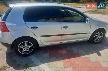 Хетчбек Volkswagen Golf 2005 в Запоріжжі