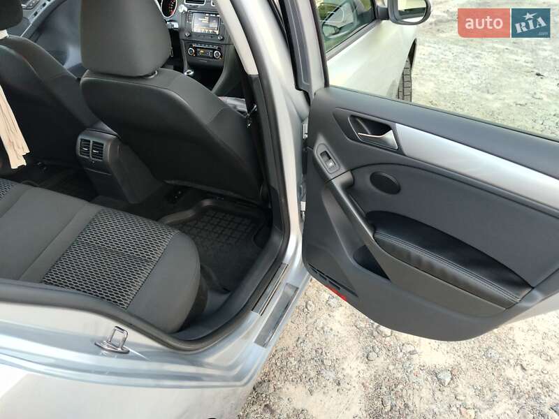 Хетчбек Volkswagen Golf 2012 в Києві