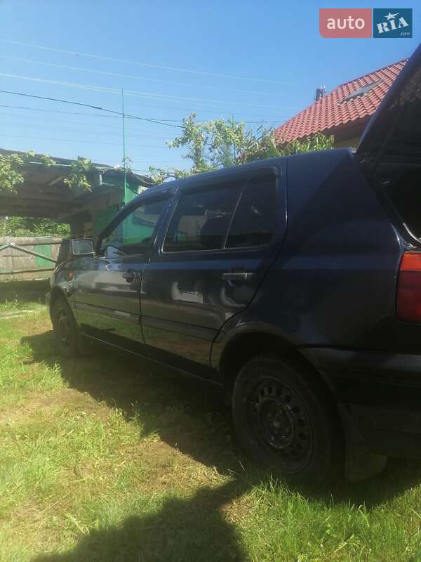 Хетчбек Volkswagen Golf 1996 в Чернівцях