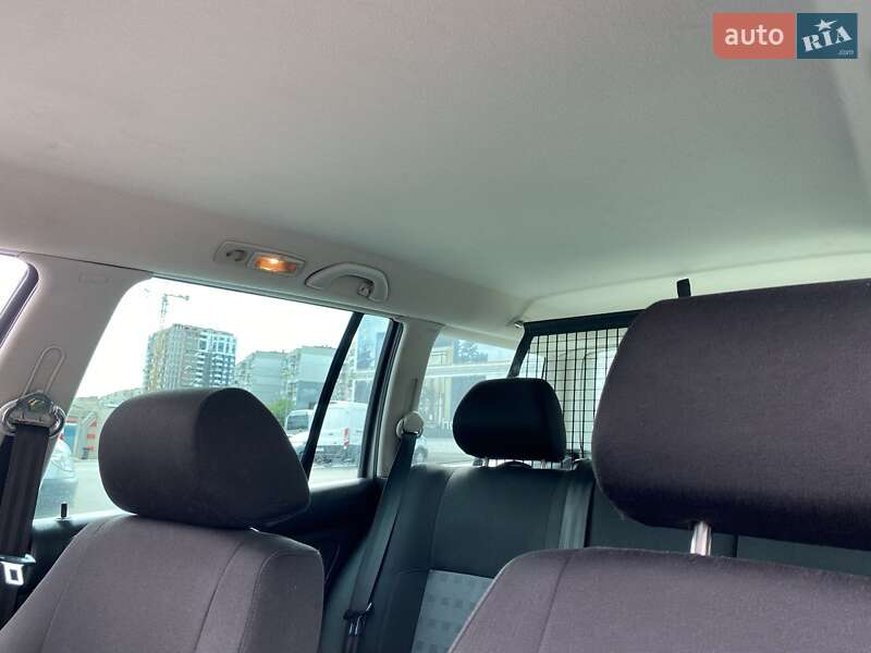 Універсал Volkswagen Golf 2006 в Вишгороді