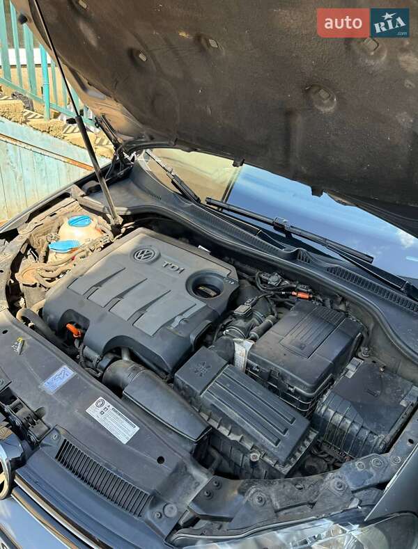 Хетчбек Volkswagen Golf 2011 в Ужгороді