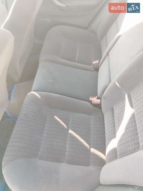 Хетчбек Volkswagen Golf 2000 в Дніпрі