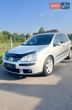 Хетчбек Volkswagen Golf 2005 в Охтирці