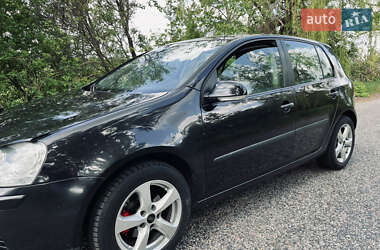 Хэтчбек Volkswagen Golf 2005 в Киеве