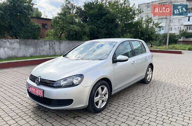 Хэтчбек Volkswagen Golf 2010 в Дубно