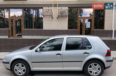 Хетчбек Volkswagen Golf 2001 в Ірпені