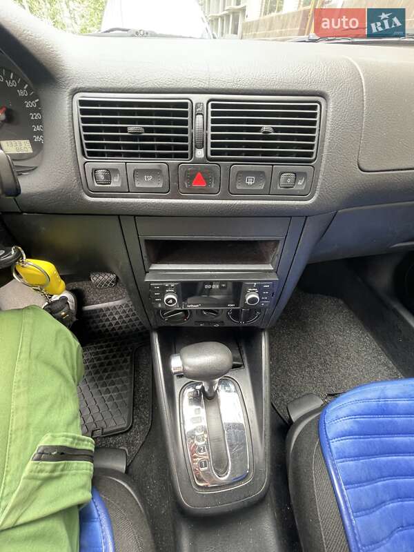 Хэтчбек Volkswagen Golf 2001 в Ирпене