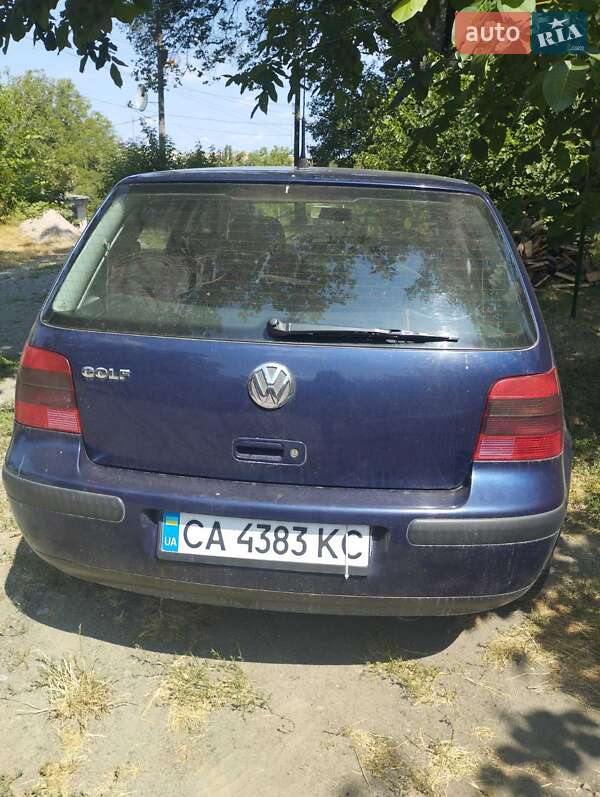 Хэтчбек Volkswagen Golf 2002 в Корсуне-Шевченковском