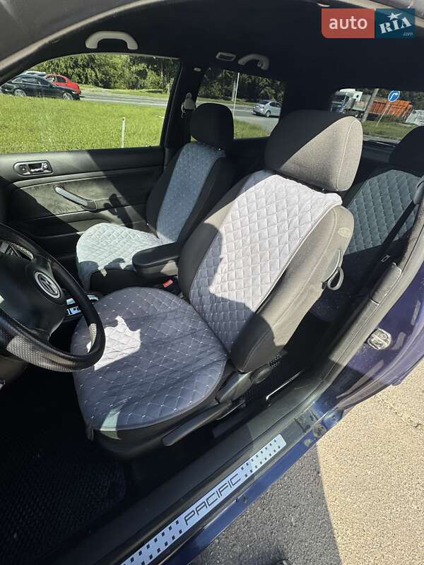 Хетчбек Volkswagen Golf 2003 в Хмельницькому