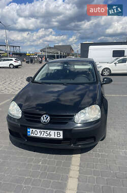 Хэтчбек Volkswagen Golf 2004 в Великих Лучках