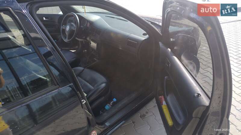 Хетчбек Volkswagen Golf 2002 в Стрию