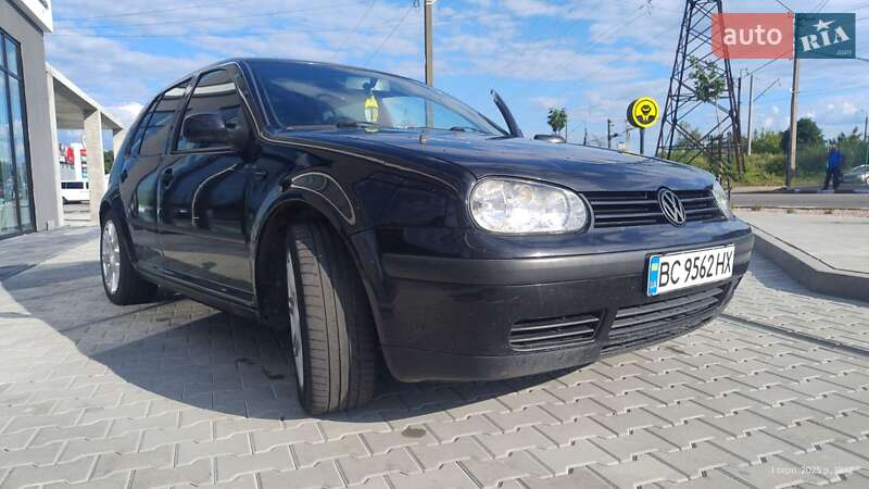Хетчбек Volkswagen Golf 2002 в Стрию