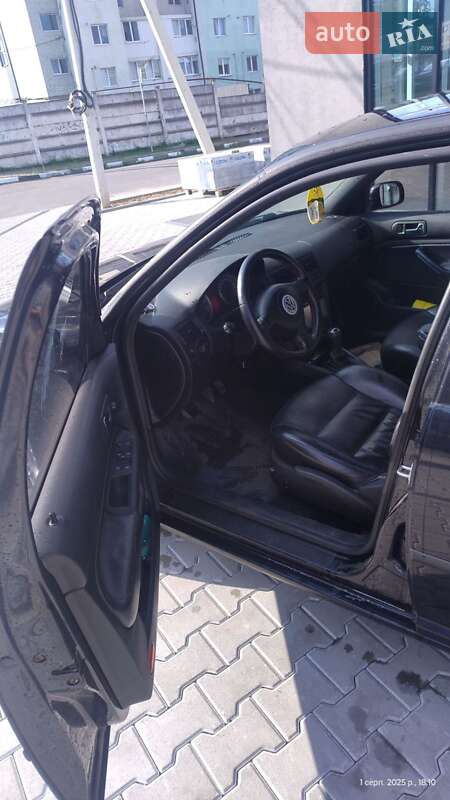 Хетчбек Volkswagen Golf 2002 в Стрию