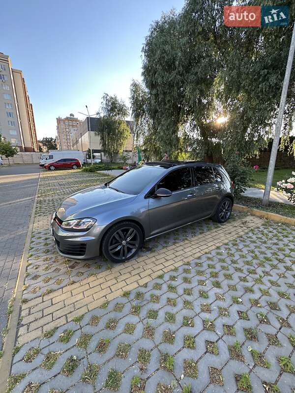 Хетчбек Volkswagen Golf 2015 в Києві