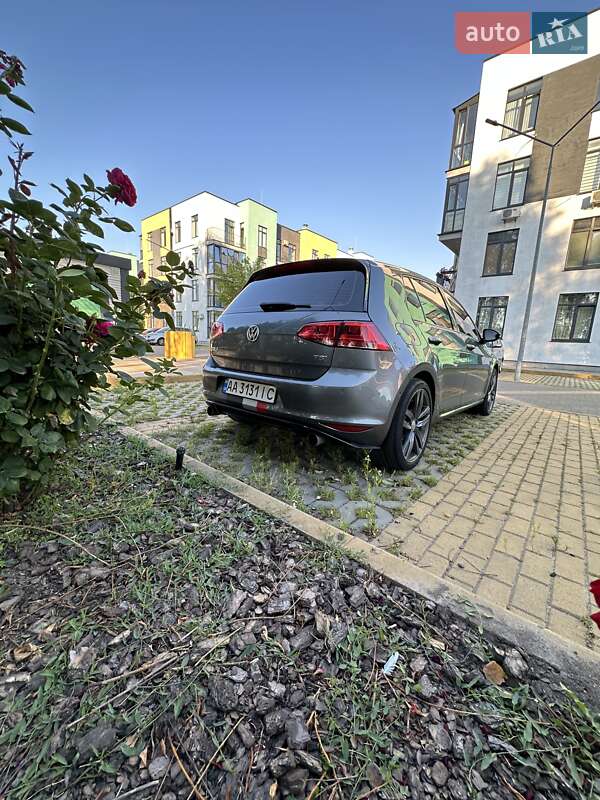 Хетчбек Volkswagen Golf 2015 в Києві