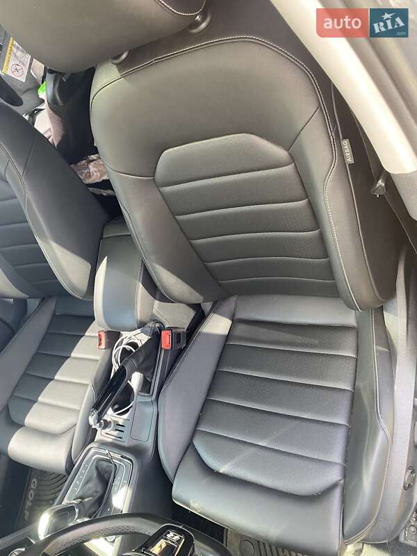 Хетчбек Volkswagen Golf 2015 в Києві