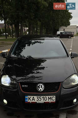 Хэтчбек Volkswagen Golf 2004 в Киеве