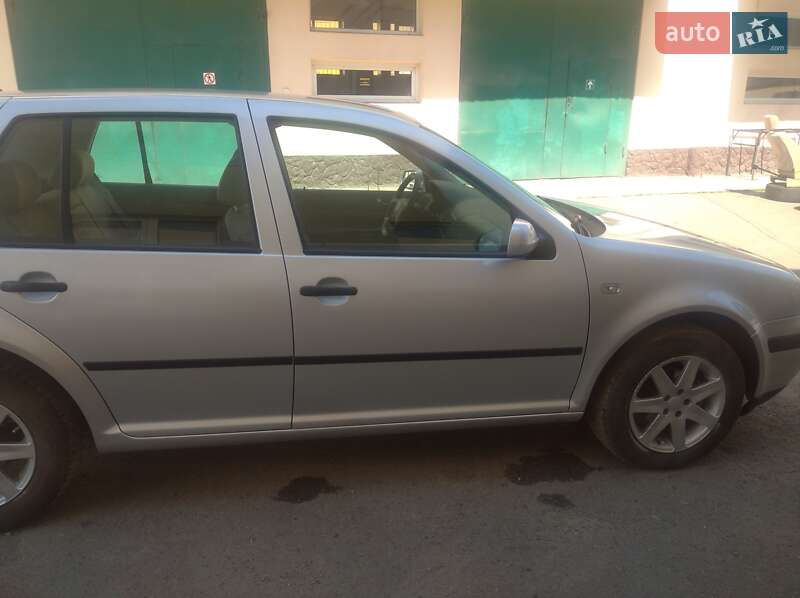 Хетчбек Volkswagen Golf 2002 в Кам'янець-Подільському