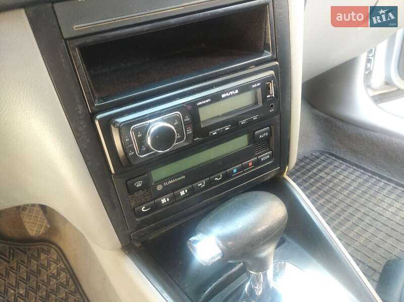 Хетчбек Volkswagen Golf 2002 в Кам'янець-Подільському