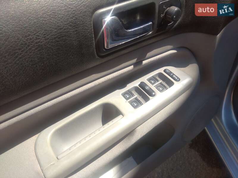 Хетчбек Volkswagen Golf 2002 в Кам'янець-Подільському