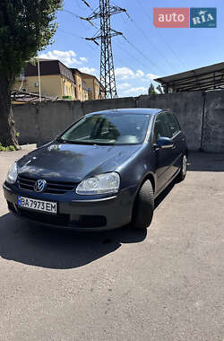 Хэтчбек Volkswagen Golf 2005 в Киеве