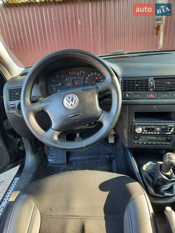 Хетчбек Volkswagen Golf 2002 в Надвірній