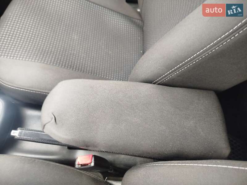 Хетчбек Volkswagen Golf 1999 в Києві