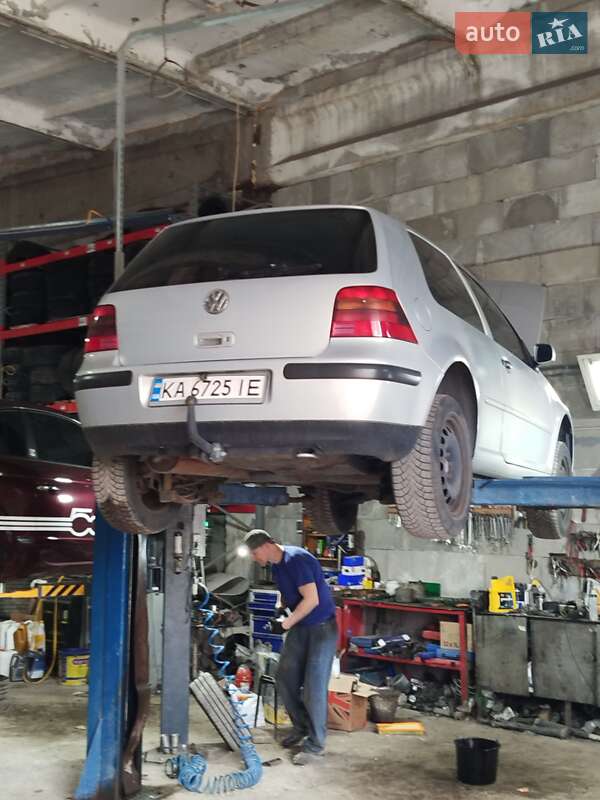 Хетчбек Volkswagen Golf 1999 в Києві