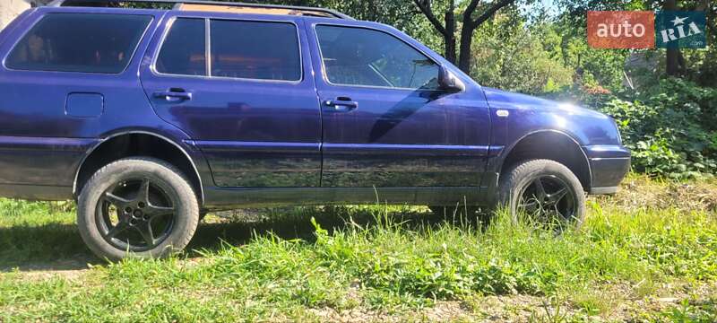 Універсал Volkswagen Golf 1996 в Чернівцях