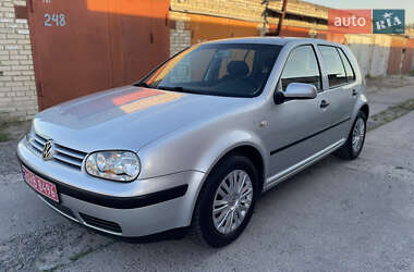 Хетчбек Volkswagen Golf 2002 в Луцьку