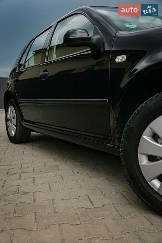 Хетчбек Volkswagen Golf 2003 в Хмельницькому
