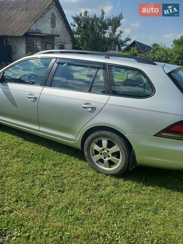 Універсал Volkswagen Golf 2012 в Острозі