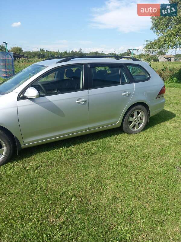 Універсал Volkswagen Golf 2012 в Острозі