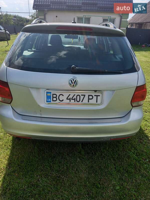 Універсал Volkswagen Golf 2012 в Острозі