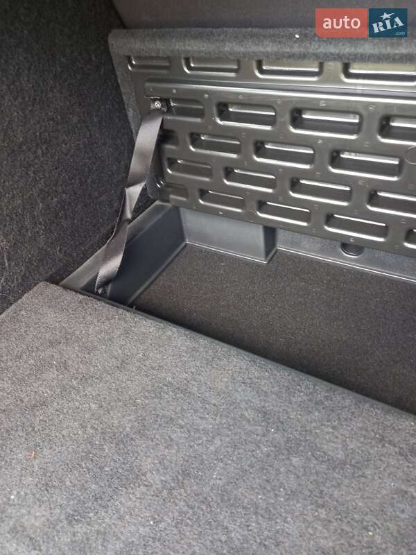 Універсал Volkswagen Golf 2012 в Острозі