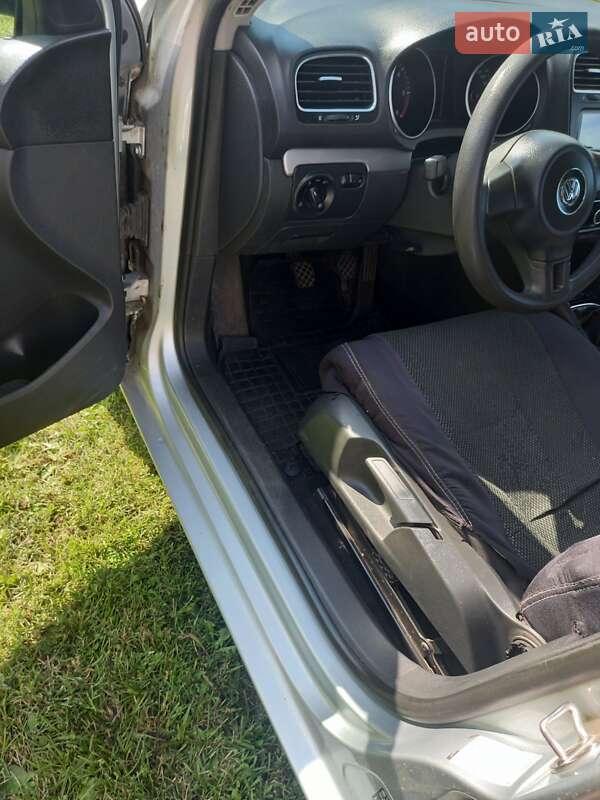 Універсал Volkswagen Golf 2012 в Острозі