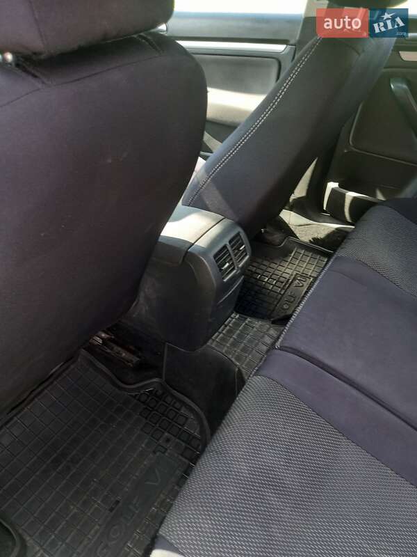 Універсал Volkswagen Golf 2012 в Острозі