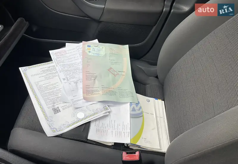 Хэтчбек Volkswagen Golf 2003 в Городке документ