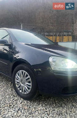 Хетчбек Volkswagen Golf 2004 в Надвірній