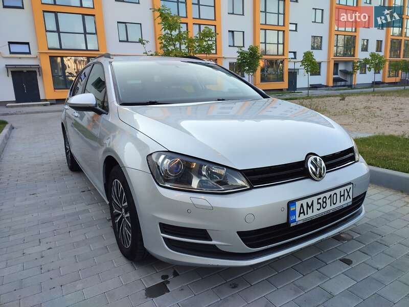 Універсал Volkswagen Golf 2015 в Вінниці
