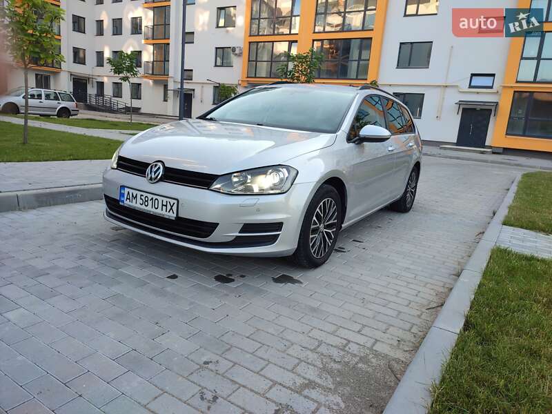 Універсал Volkswagen Golf 2015 в Вінниці